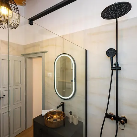 4 Bedroom Cozy In Prázdninový dům *