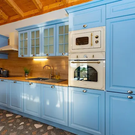4 Bedroom Cozy In