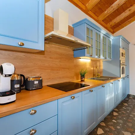 4 Bedroom Cozy In Holiday home