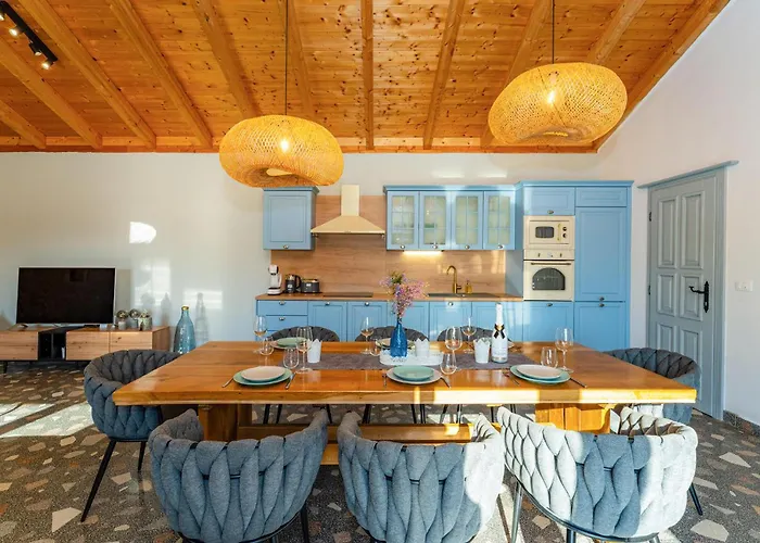 4 Bedroom Cozy In בית נופש *