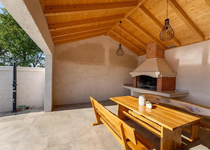 4 Bedroom Cozy In בית נופש