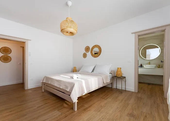 4 Bedroom Cozy In בית נופש Kruševo