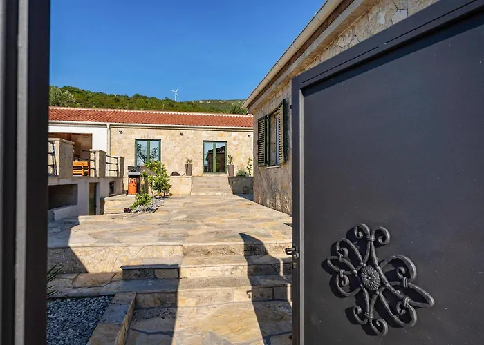 4 Bedroom Cozy In * Kruševo