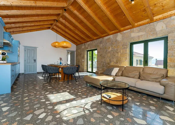 בית נופש 4 Bedroom Cozy In